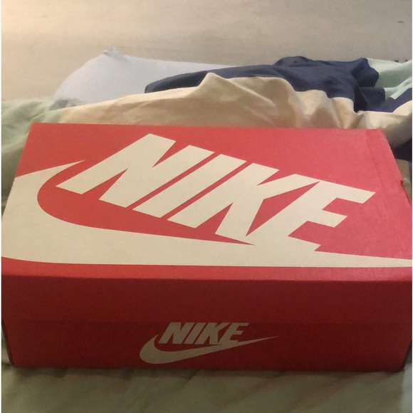 Rare Nike React pink and white sneakers size 10. brand new, only wore them once - Picture 2 of 2